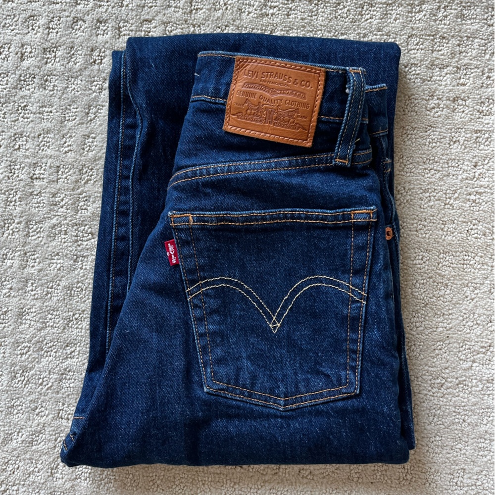Levi’s Ribcage Straight Dark Wash Jean